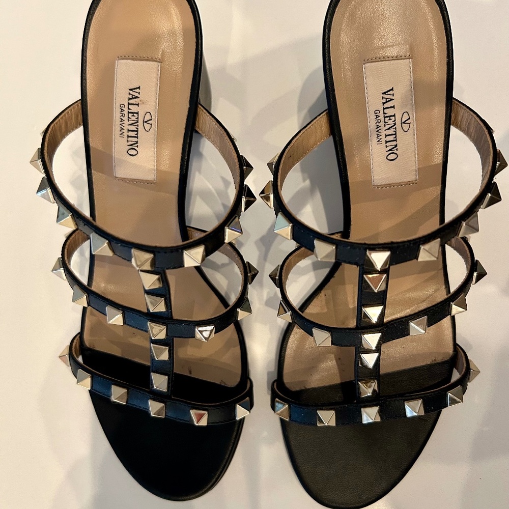 Valentino Garavani Black Rockstud Strappy Sandals